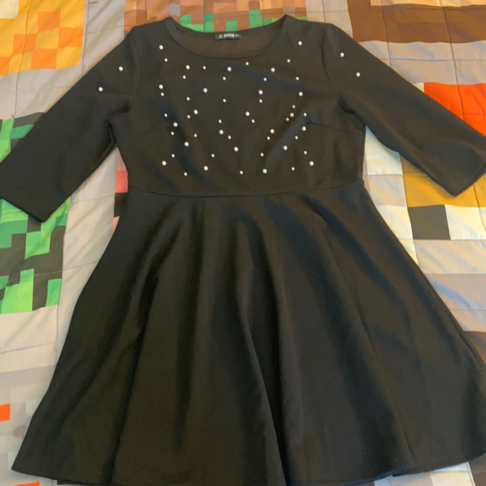 Dress with pearls ULTRA FLATTERING